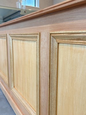 当店の通常のモールディングより少し幅が広く豪華。