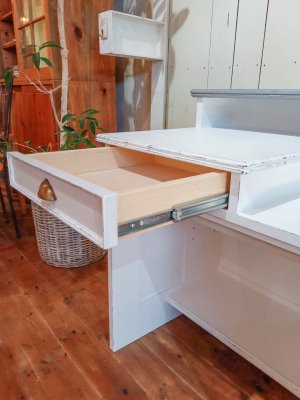 幅広引き出しはスライドレールでスムーズ