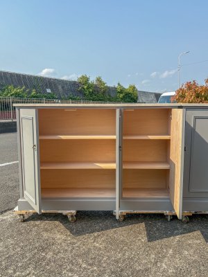 収納力たっぷりで、お店の雰囲気を上げつつディスプレイにも活躍します。