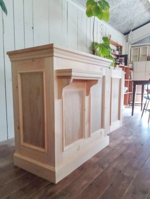 モールディングを使って装飾したアンティーク調デザイン。