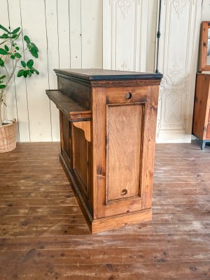 こちらの面には配線孔が開いています。