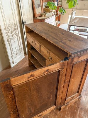 前後に開くスイングドアを設置