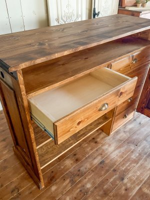 スライドレール付きのスムーズな引出し。