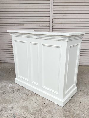 天板下のモールディング装飾を大きくしました。