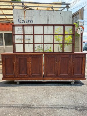 写真のマス目棚はW1800、D280、H880mm、サイズオーダー可能です。