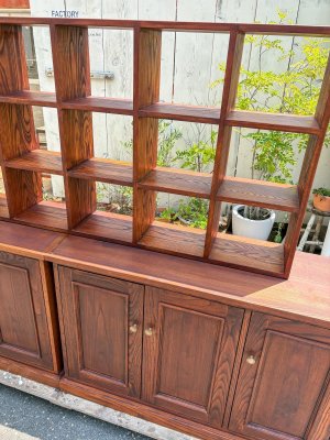 ホワイトアッシュ（タモ）の無垢材を使った棚。