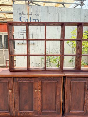 商品ディスプレイに活躍する升目シェルフ