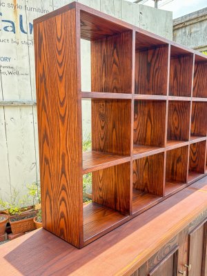 東京のアパレルブランド店にディスプレイシェルフとして特注製作