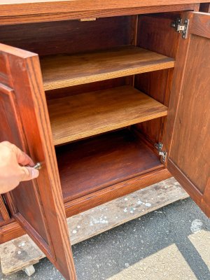 中には可動棚をいれました。棚の追加も可能です。