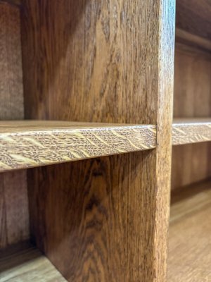 写真は固定棚ですが、可動棚も選べます。