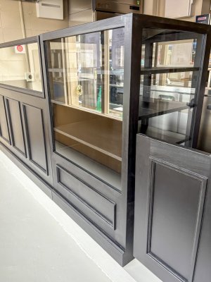 冷蔵機能のないガラスショーケース