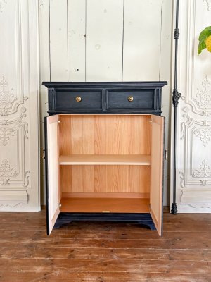 寝室のベッドサイド収納にもおすすめです。