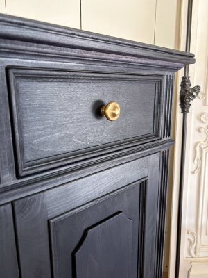 アンティーク家具がお好きな方におすすめのサイドボード。