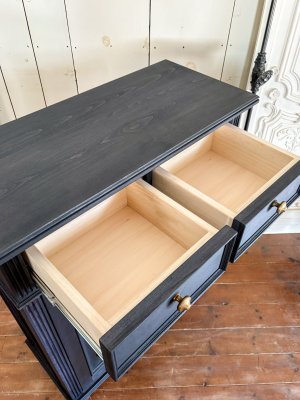 上段には深さ13cmの引出し。