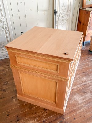 写真はクリア色、ウッドカラーは8色を用意しております。