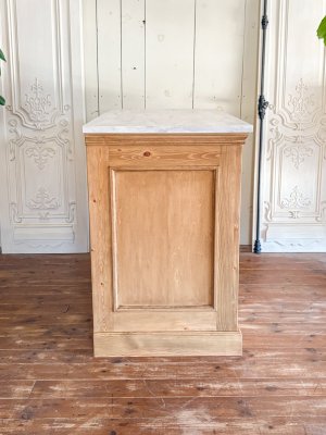 側面も框飾りで仕上げました。