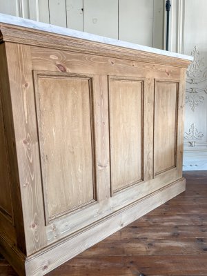 モールディングを使ったクラシックアンティーク家具風