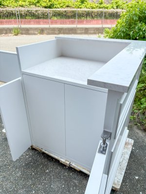 カウンターの天板はメラミン合版を使って、掃除しやすいです。