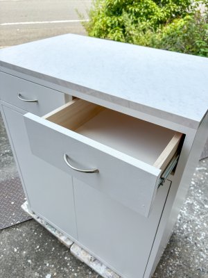 引出しの取っ手は、いろいろなデザインのものから選べます。