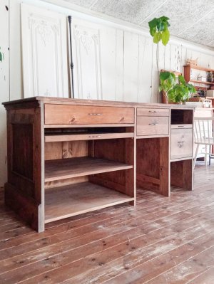 内側には多彩な収納機能を設置しました。