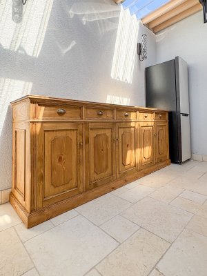 栃木県のオーナー様宅に納品したアンティーク調デザインのキャビネット