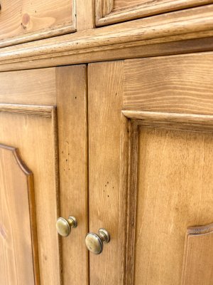 届いたときから落ち着いた雰囲気を楽しめるように、エイジング加工