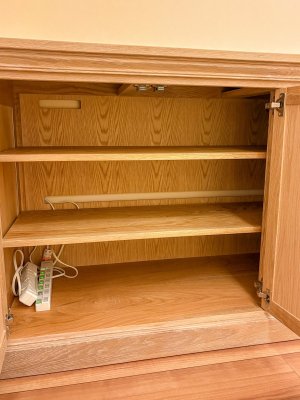 左端収納、中はつながっています。