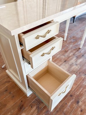 スライドテーブルでスムーズに動作します。