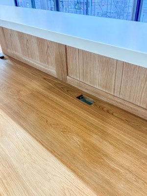 天板の配線孔など細かな仕様変更も気軽にご相談ください。