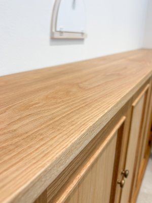 美しい木目のホワイトオーク材を使って制作した家具