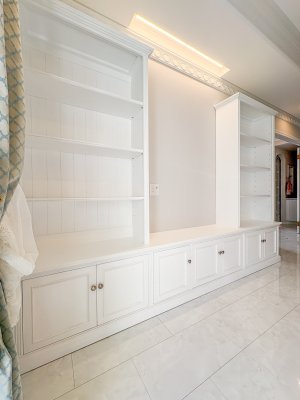 写真はW3000、H2100mm、本棚の間にテレビを設置する予定です。