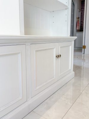 下段は扉のテレビボード。