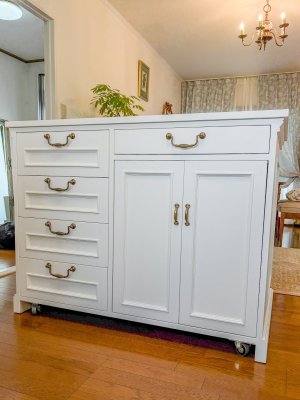 W1200、D700、H900mmと奥行きが大きなアイランドカウンター