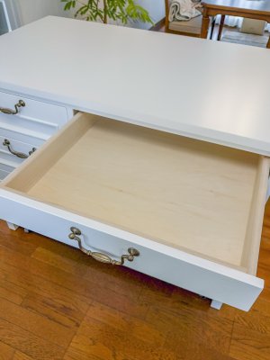 幅広で薄い引出しにはカトラリーを入れてはどうでしょう