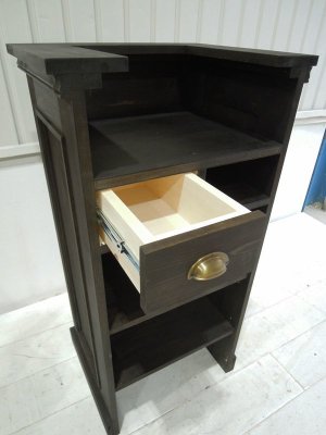 引き出しはスライドレール式でスムーズに。