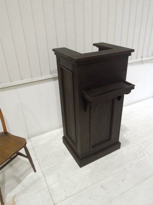 写真はパイン材のバーンドブラウン色仕上げの大人っぽい仕上がり。