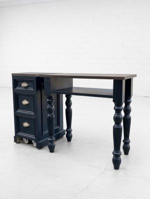 こちらはワゴンをセットで製作した様子。