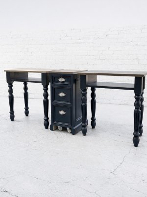 テーブルを2台、ワゴンを間に配置した様子。