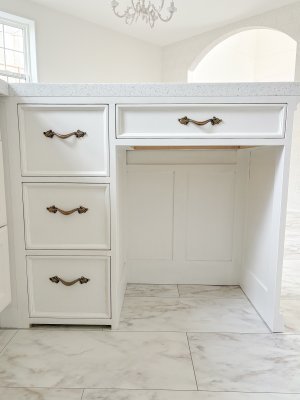 収納面は、引き出しや棚など自由にカスタマイズできます。