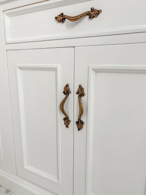 扉の取っ手は、100種類以上のデザインから選べます。