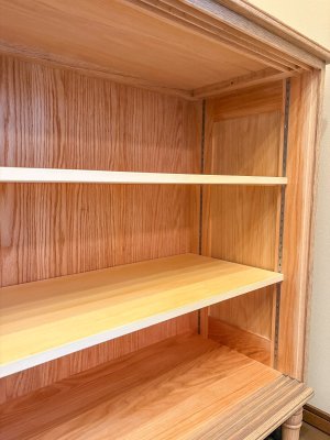 細かく高さ変更ができるスリットを設置。