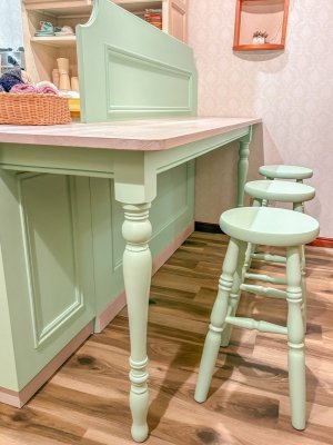 群馬県のお菓子屋さんに、軽食用のカウンターテーブルを納品させていただきました。