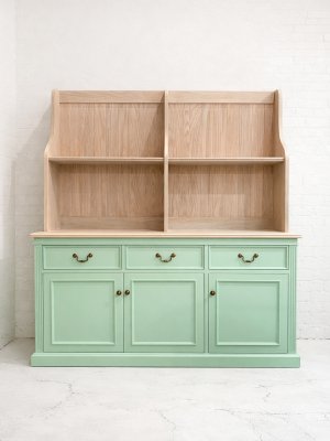 フランスアンティーク家具をイメージしたディスプレイシェルフ