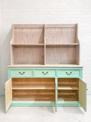 商品の展示や、在庫収納に活躍する店舗什器をオーダーメイドしております。