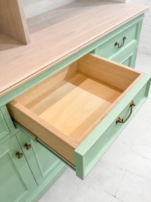 引出しはスライドレールでスムーズな動作