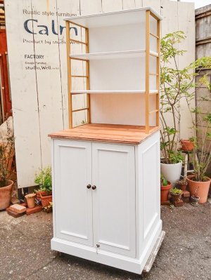 様々な店舗向け家具をオーダーメイドで製作しております。