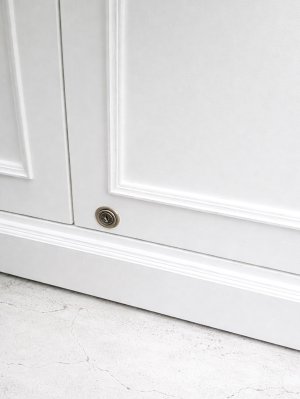 店舗什器向けに、シリンダー錠もつけられます。