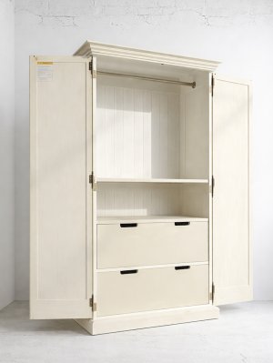 内側は上段がハンガーラック、中断に棚、下段に引出しが付いています。