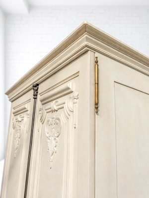 アンティーク調のペイントを施しました。