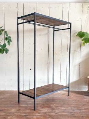 ブラックアイアンとオーク材でつくるアイアン什器